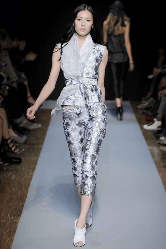 Costume National 10ĸDƬ