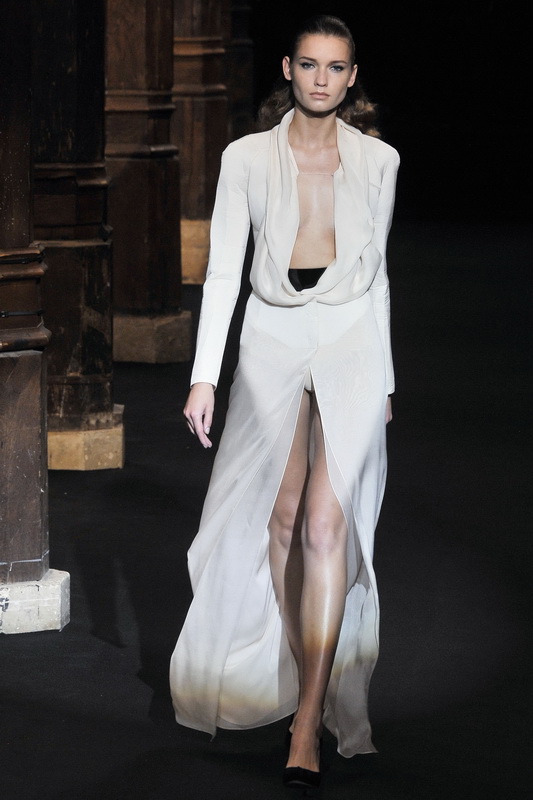 Hussein Chalayan 10ĸDƬ