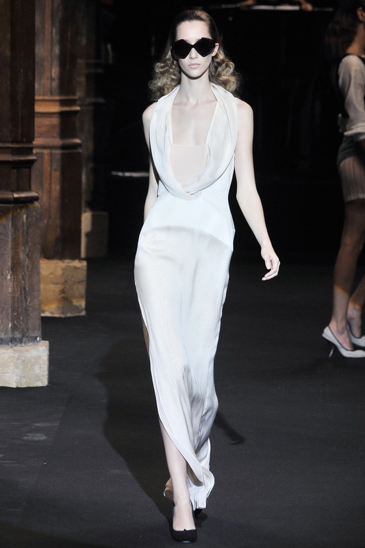 Hussein Chalayan 10ĸDƬ