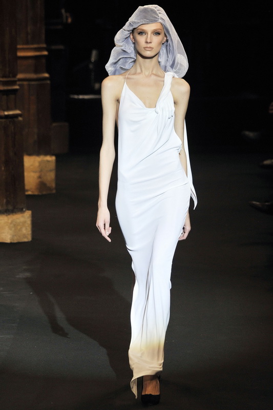 Hussein Chalayan 10ĸDƬ