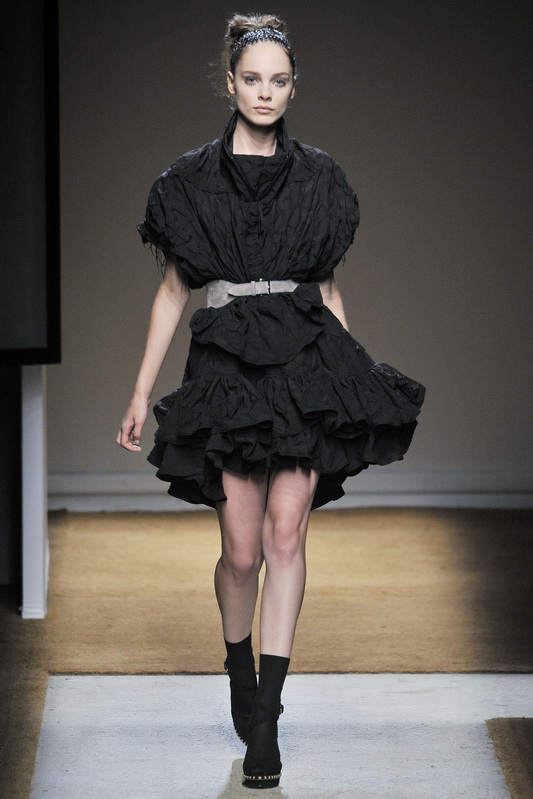 Yves Saint Laurent 10ĸDƬ