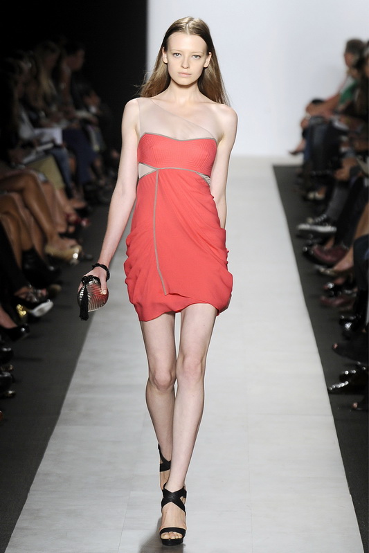 Bcbg MaxAzria 10ĸDƬ