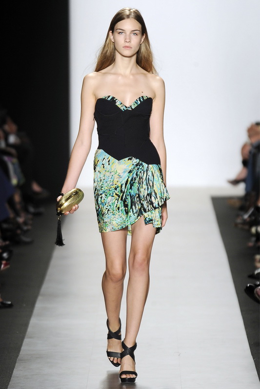 Bcbg MaxAzria 10ĸDƬ