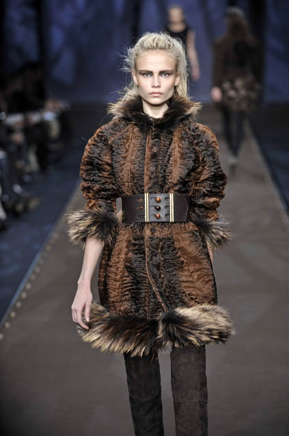Fendi 08ﶬDƬ