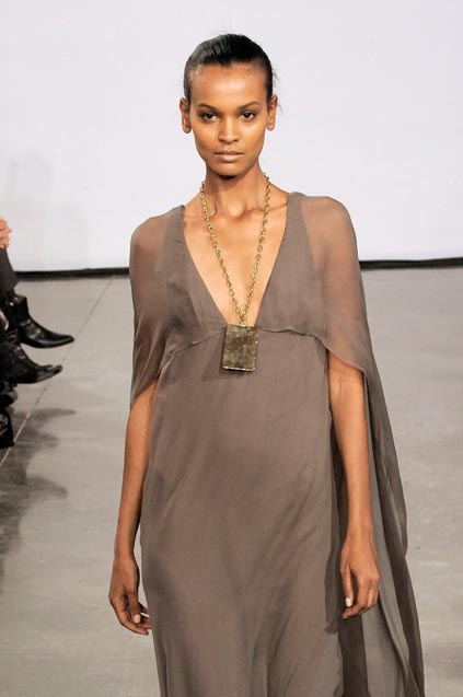 Halston 08ﶬDƬ
