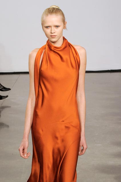 Halston 08ﶬDƬ