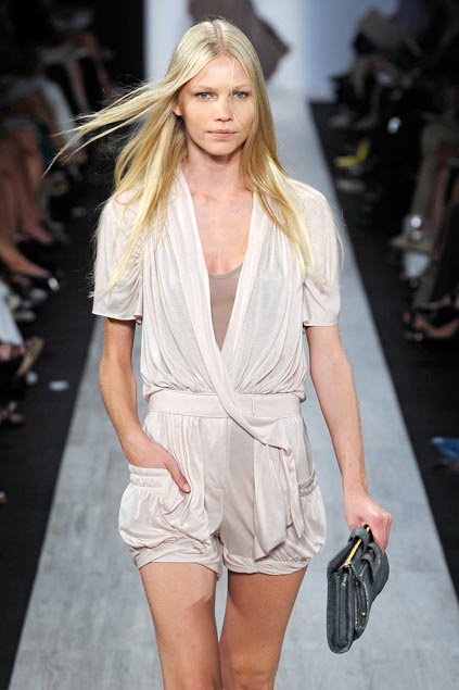 Bcbg MaxAzria 09ĸDƬ