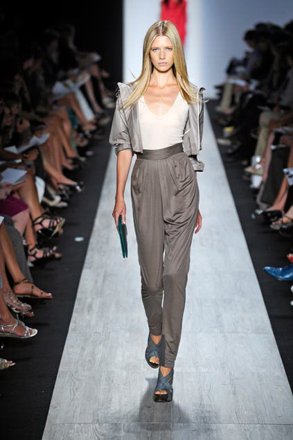 Bcbg MaxAzria 09ĸDƬ