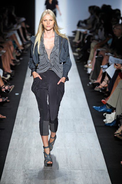 Bcbg MaxAzria 09ĸDƬ