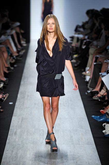 Bcbg MaxAzria 09ĸDƬ