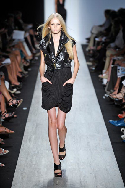 Bcbg MaxAzria 09ĸDƬ