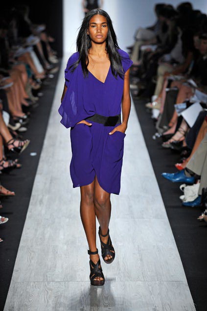 Bcbg MaxAzria 09ĸDƬ