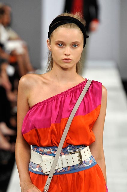 Marc by Marc Jacobs 09ĸDƬ