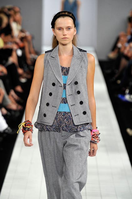 Marc by Marc Jacobs 09ĸDƬ