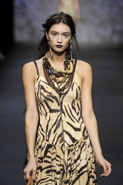 Mariella Burani 09ĸDƬ
