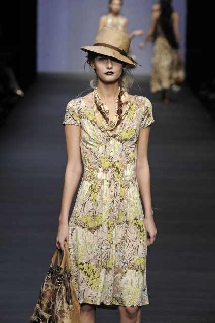 Mariella Burani 09ĸDƬ