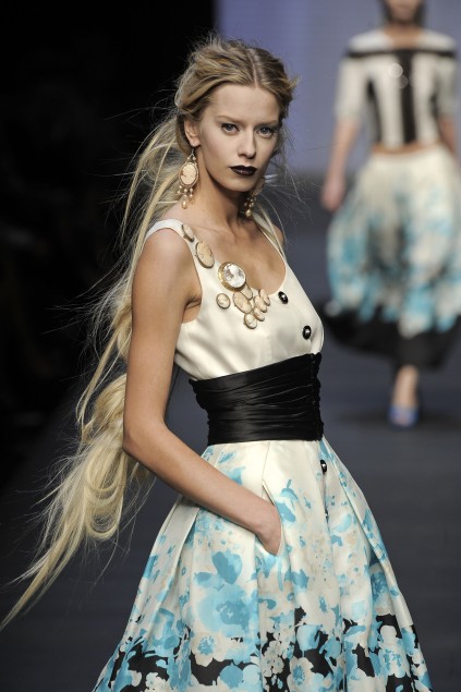 Mariella Burani 09ĸDƬ