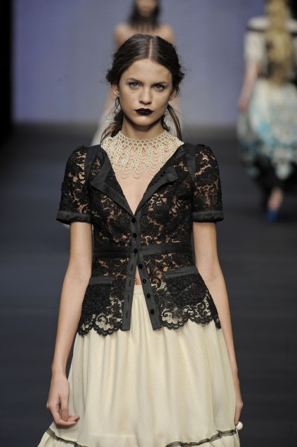 Mariella Burani 09ĸDƬ